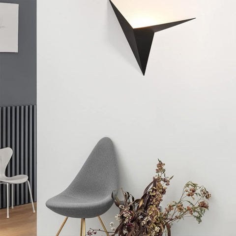 Applique Murale LED Moderne 3W Forme de Triangle Lampe murale Blanc Froid 6000K Pour Chambre, Restaurant, Couloir, Café, Bar Noir